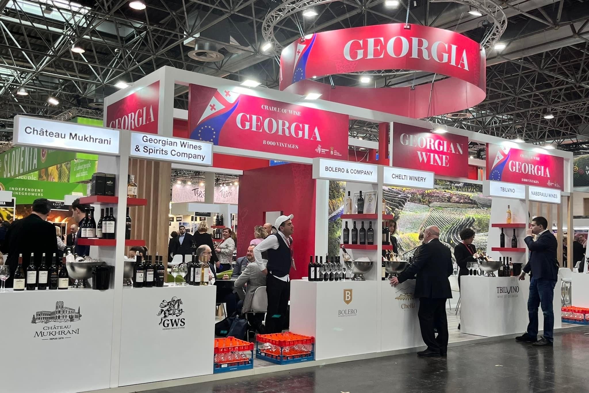 Frontalansicht des Georgien Stands auf der ProWein 2024.